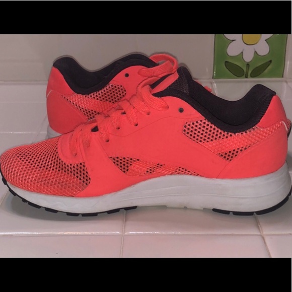 Neon Reeboks - Picture 4 of 5